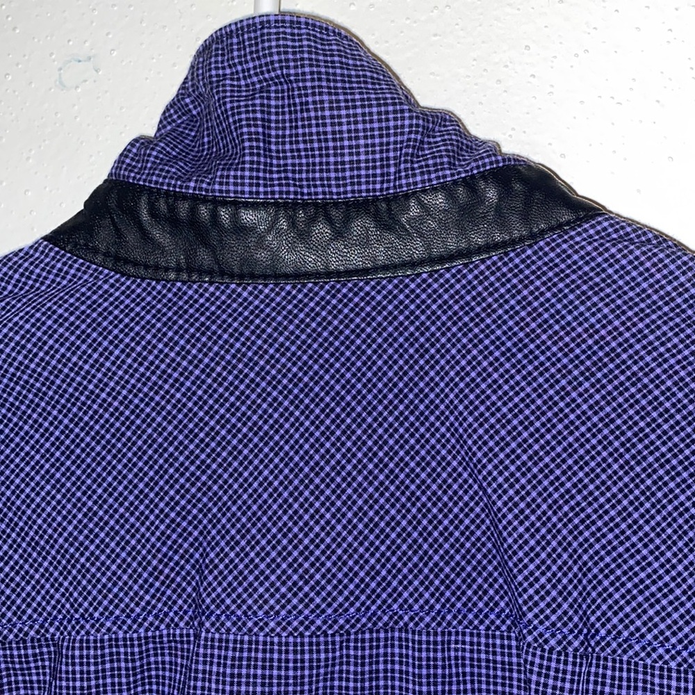GUESS Button Shirt - Picture 2 of 5